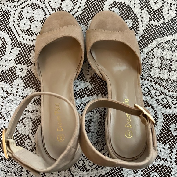 Like New Dream Pairs Sandals Size 8 - Picture 2 of 9